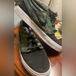 Nike Zoom Stefan Janoski Mid sneakers Men’s Size 9.5 Excellent Used Condition